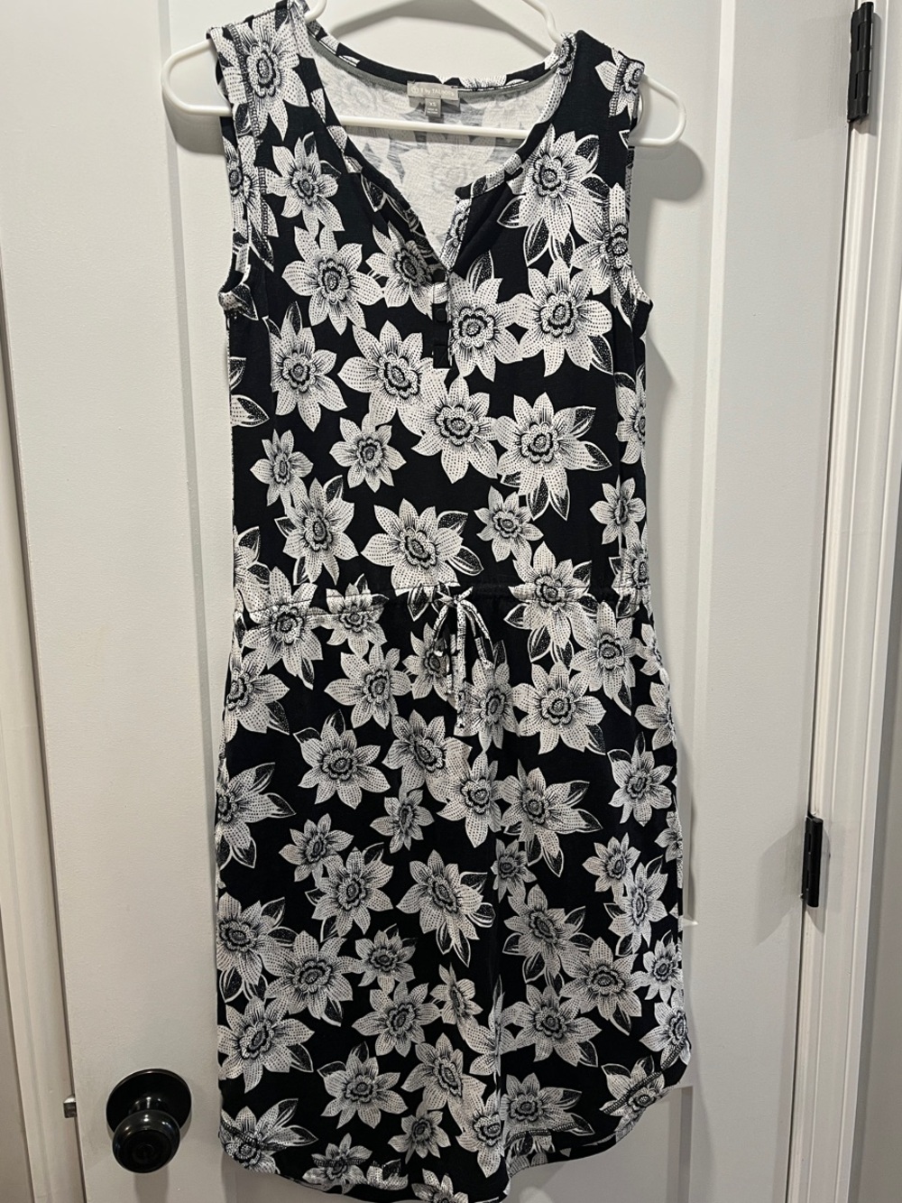 T by Talbots Sleeveless Black & White Floral Drawstring Women's Dress
